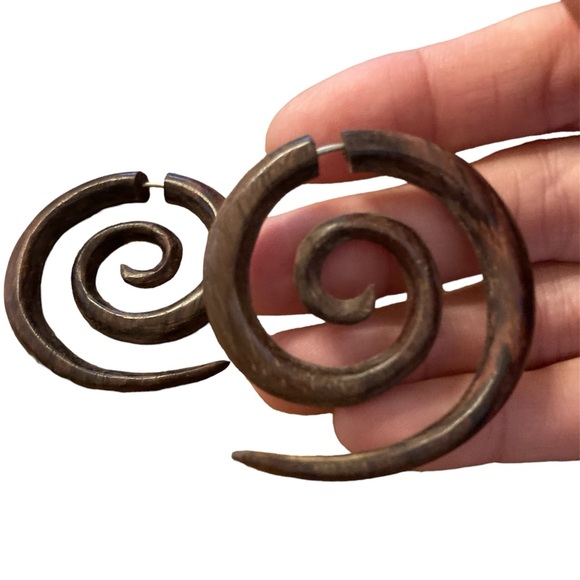 Sale! Gorgeous spiral faux gauge wood earrings - Picture 2 of 2